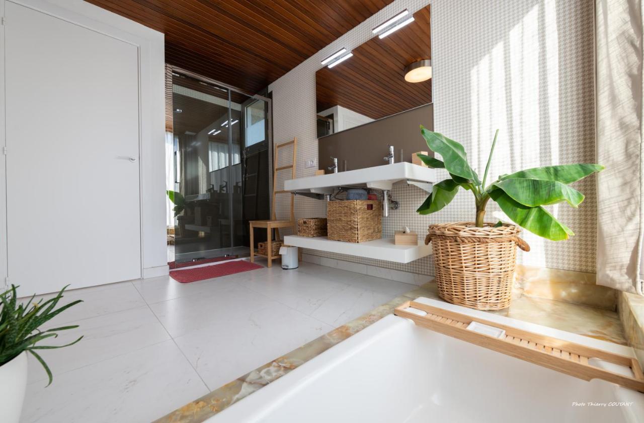 Agape, Elegant T2, 4 Etoiles, Plage Et Gr34 3Km, Centre Ville 750M ฟุยส์นอง ภายนอก รูปภาพ
